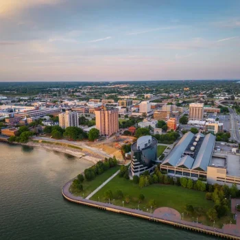 newport-news-virginia-shutterstock_2304512153